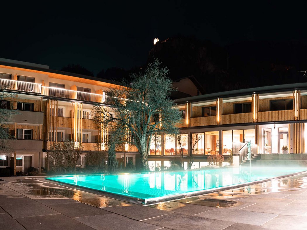 Bathing in the outdoor pool Bathing in the outdoor pool
