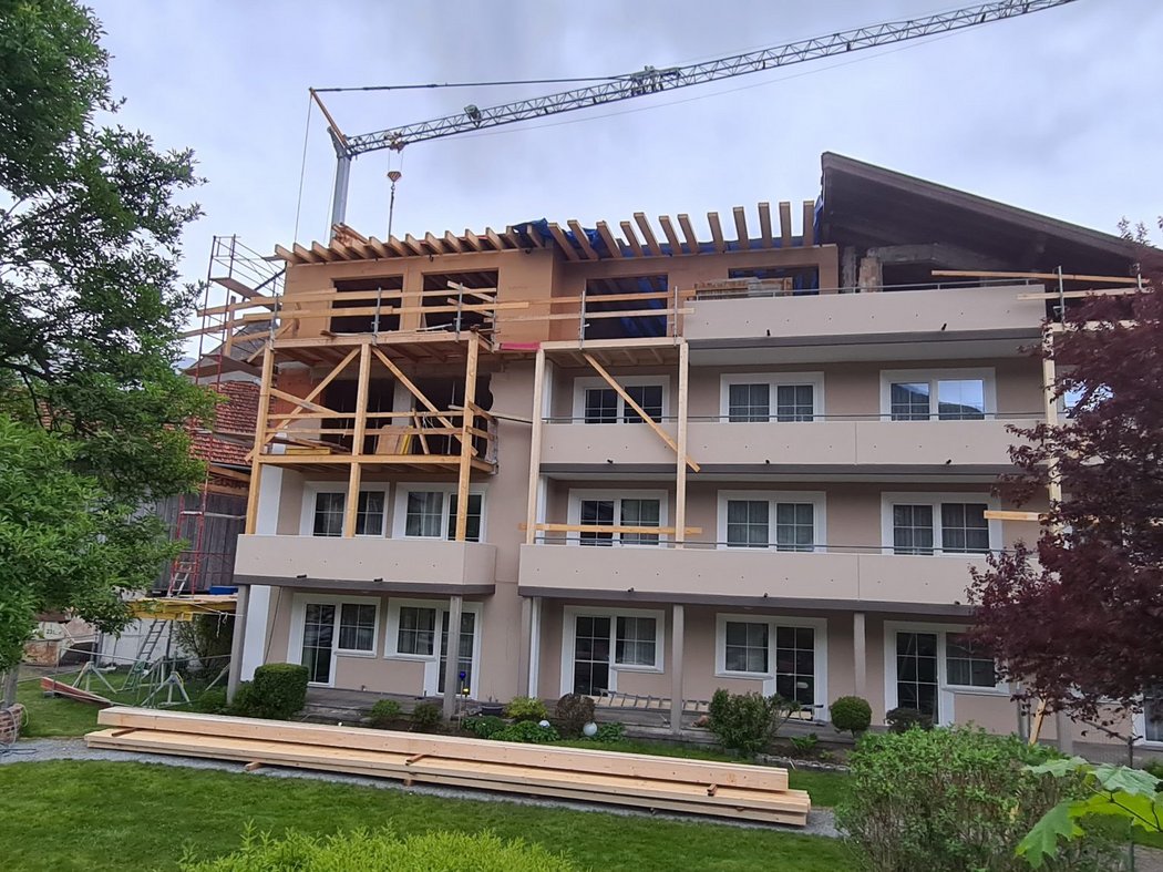 Firstfeier am Zimmerflügel Firstfeier am Zimmerflügel