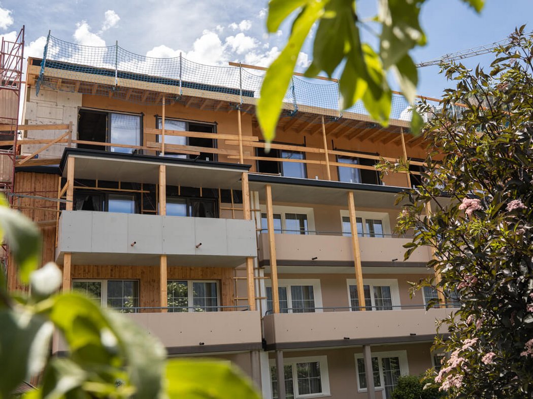 Firstfeier am Zimmerflügel Firstfeier am Zimmerflügel