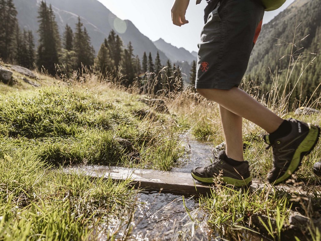 Zu Fuß in die Tiroler Berge Zu Fuß in die Tiroler Berge