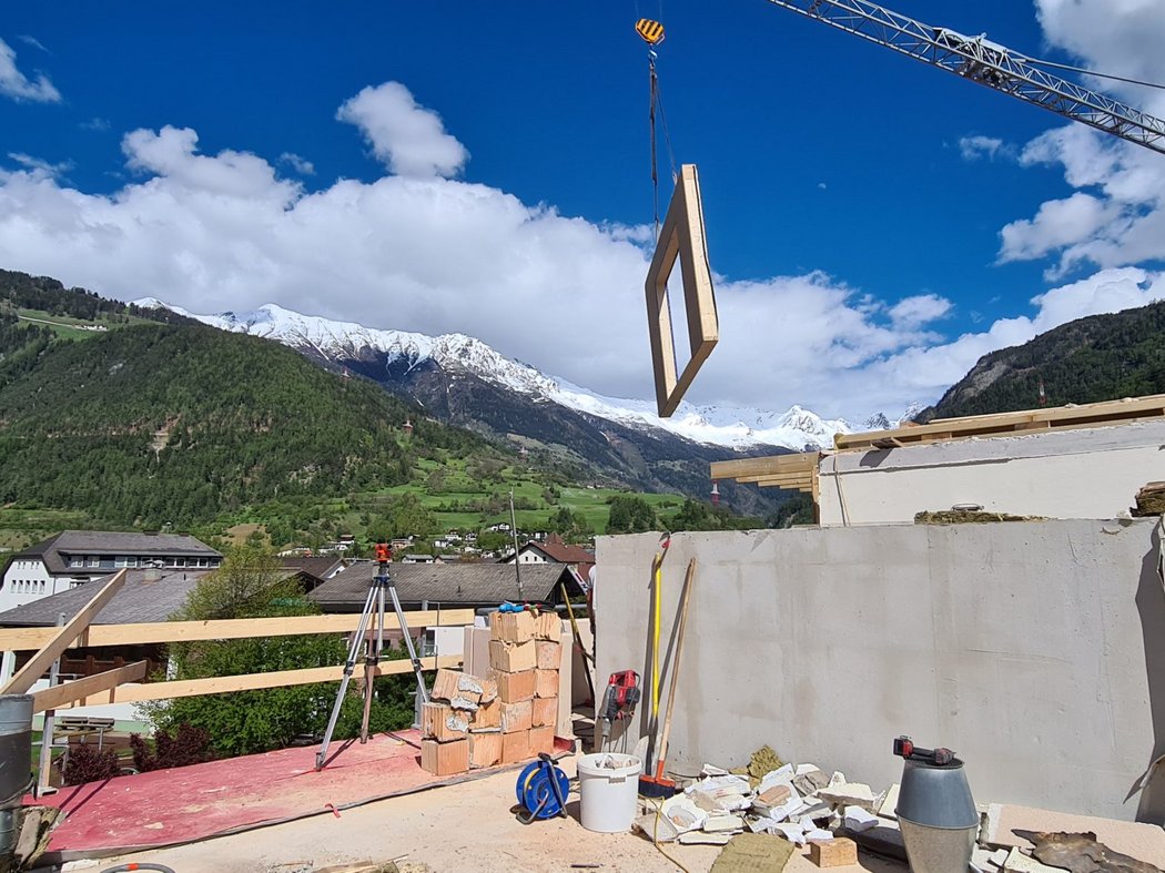 Firstfeier am Zimmerflügel Firstfeier am Zimmerflügel